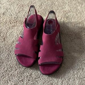 NWOT 9 1/2 Aerosoles Wine red colored sandals